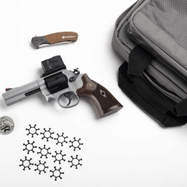 SMITH AND WESSON 686 PLUS 357MAG 4" SPEC R BNDL